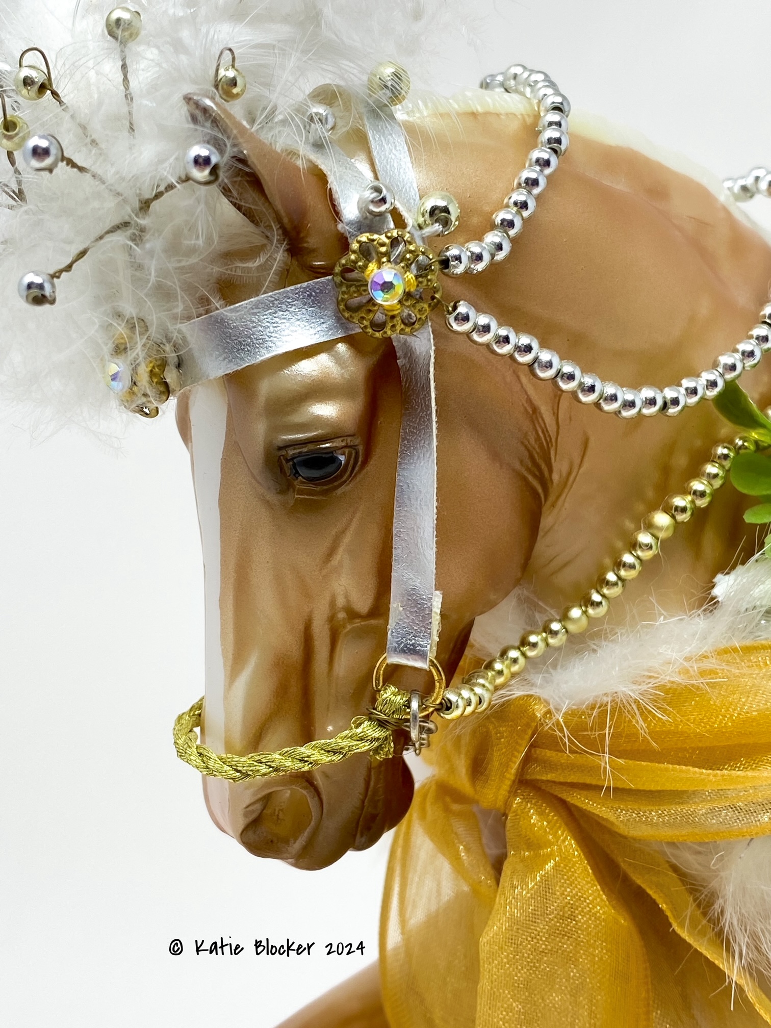 Holiday Horse 2017 - Winter Wonderland | BreyerHorseRef